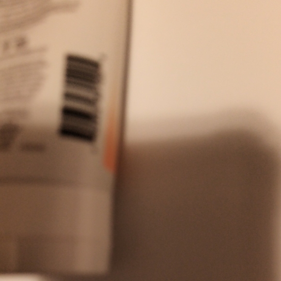 Burt's Bees Exfoliating Scrub with Peach and Willow - Picture 2 of 7